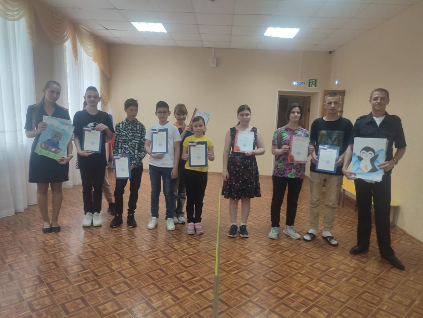 Транспортная полиция Таганрога поздравила детей с праздником