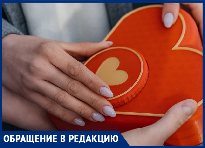 Романтика по-таганрогски: с Моста любви и Верности украли замочек молодой пары