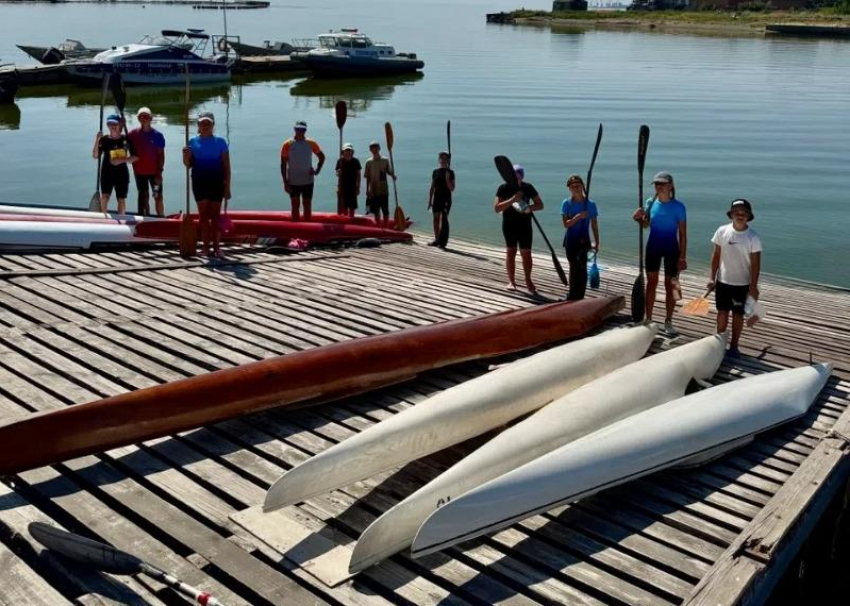 Спортивная школа Таганрога приглашает на бесплатные занятия по гребле на байдарках и каноэ
