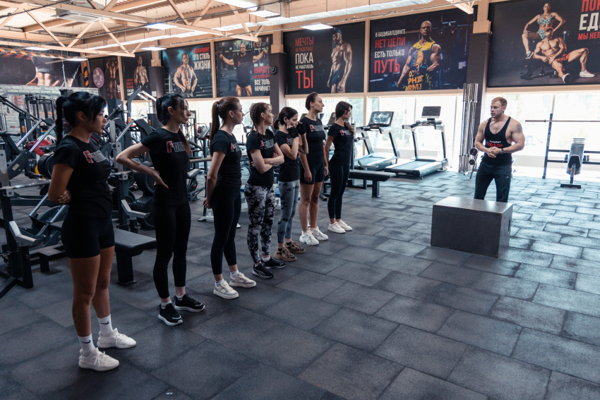 «Только вверх»: участницы «Мисс Блокнот Таганрог-2025» прошли второе спортивное испытание