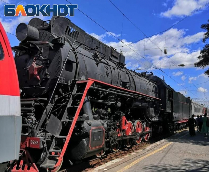 Как «ретро-поезд» встречают в Таганроге