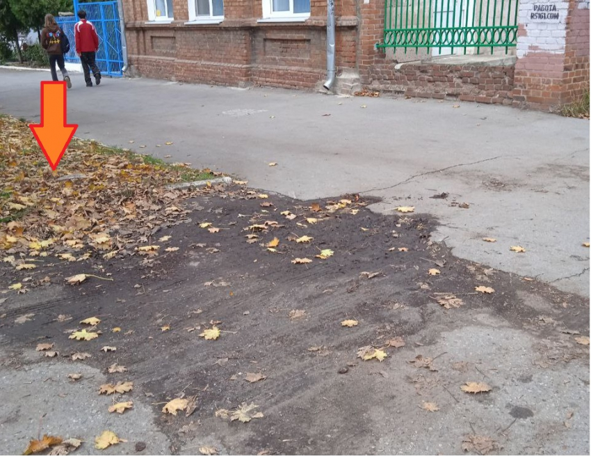 "В дождь там - месиво": таганрожцы показали грязный участок в центре города