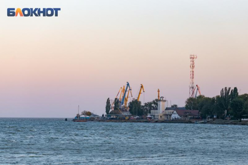Возгорание произошло на территории морского порта Таганрога после атаки БПЛА 