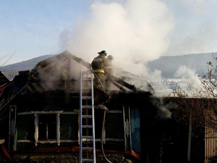 В Таганроге пожар в частном доме унес жизнь человека