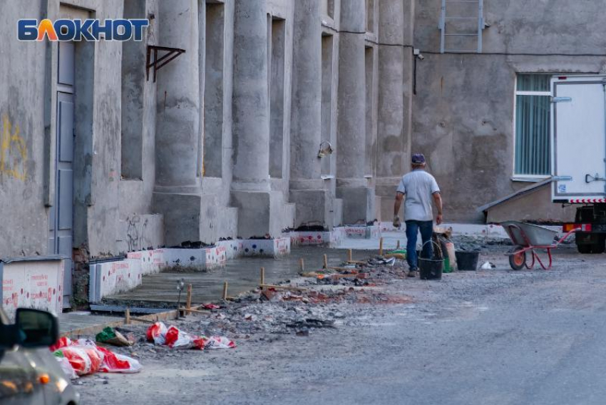 Денег снова нет: ремонт дома культуры в Таганроге затягивается на долгий срок