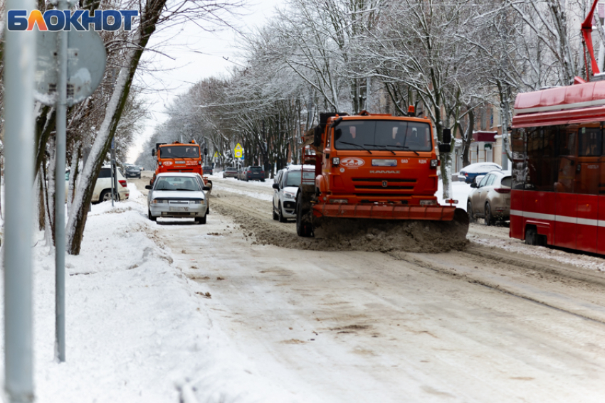 Автомобилистов Таганрога предупредили о сложной обстановке на дорогах