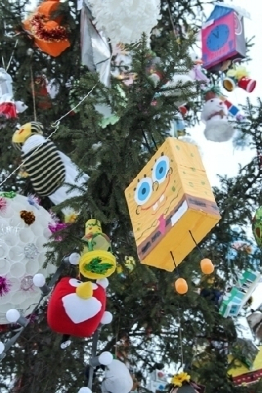 Подведены итоги областного конкурса игрушки из вторсырья «Подарки для елки»
