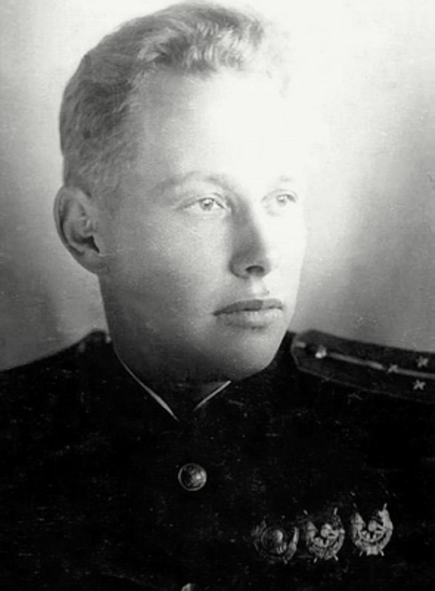 Спустя 2 дня после присвоения звания Герой Советского Союза уроженец Таганрога Анатолий Ломакин погиб в воздушном бою