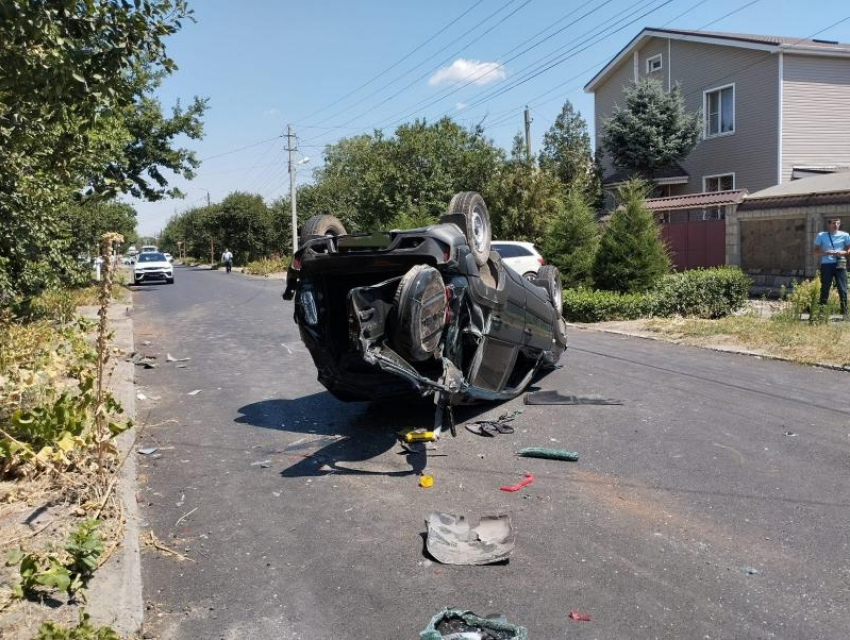 В Таганроге в ДТП пострадали сразу три автомобиля