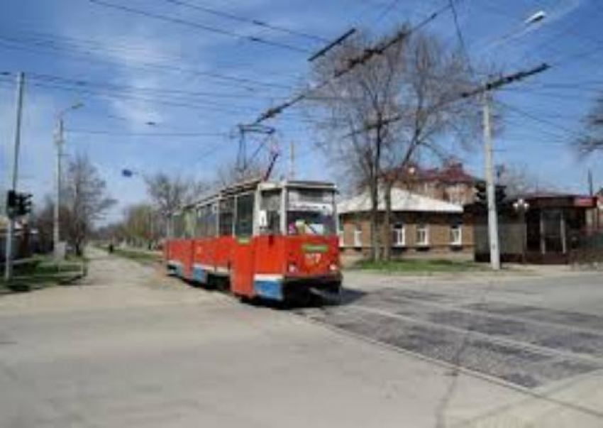 В Таганроге молодой человек на сдачу прихватил смартфон водителя трамвая