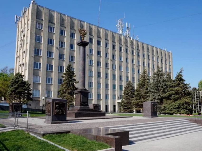 «Разруха и грязь!»: таганрожцы интересуются, когда улицы будут убирать не только у администрации