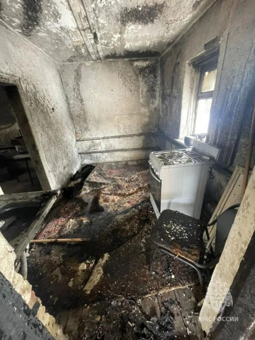 Покурил и обгорел: в селе под Таганрогом произошёл пожар в летней кухне