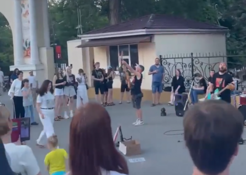 «Цой жив»: рок-группа из Донецка вызвала фурор  в Таганроге
