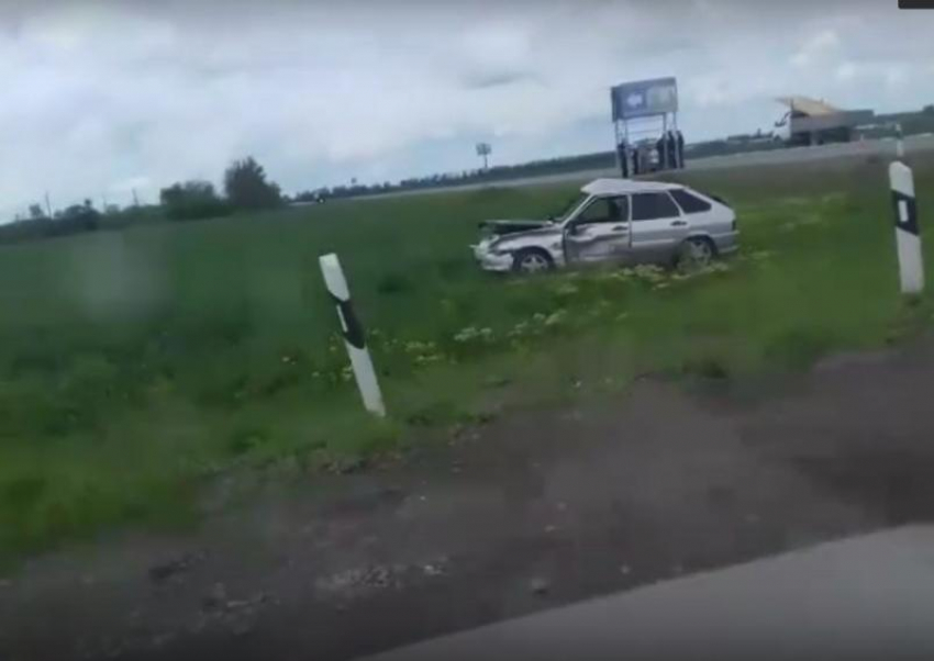 Из-за одного пострадали двое: на трассе Ростов-Таганрог произошла авария