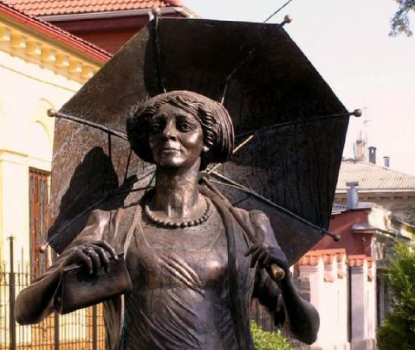 Календарь: 10 лет со дня открытия памятника Раневской в Таганроге