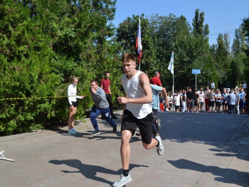 320 таганрожцев приняли участие в забеге «188 ступеней к Олимпу»