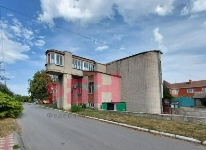 В Таганроге выставили на продажу здание автошколы