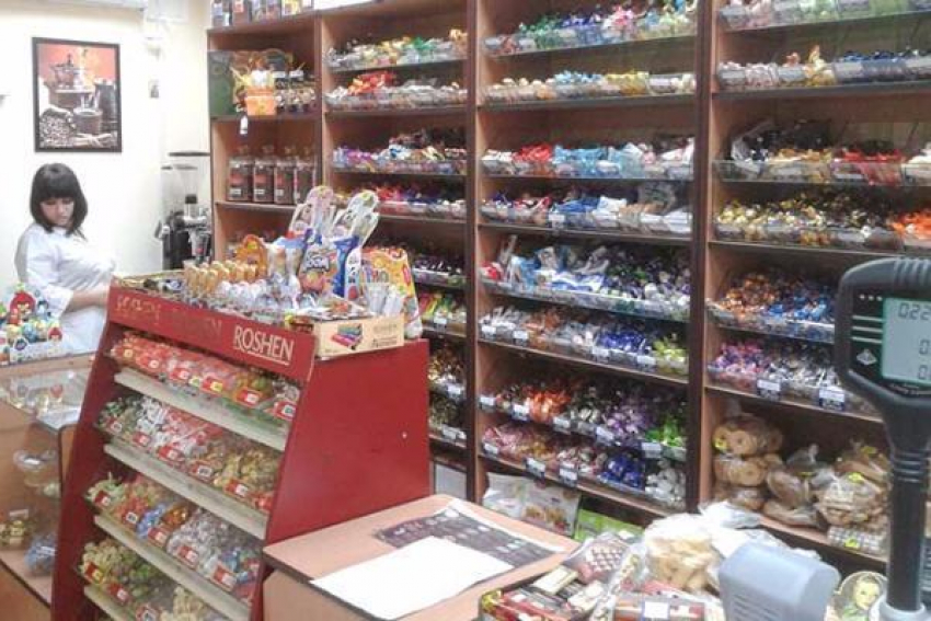 Поступившие в продажу конфеты, выпущенные в прошлом веке возмутили жителей Таганрога