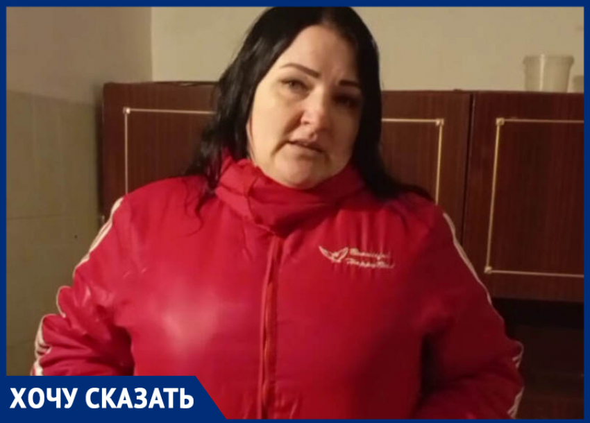 "В ***овне утонем или потолок голову пробьёт": жители аварийного дома в Таганроге отчаялись писать в инстанции