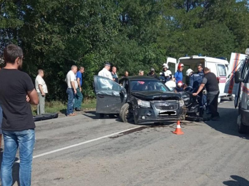 Автомобиль всмятку, но сам живой - ДТП под Таганрогом без смертельного исхода