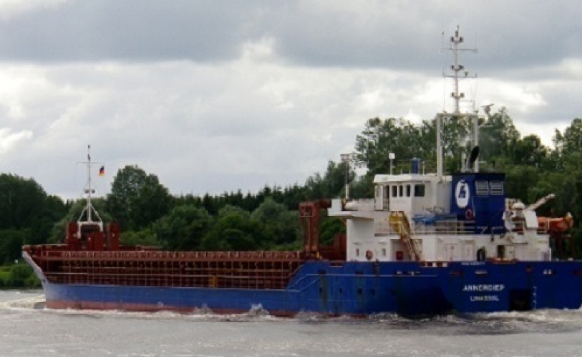 В морском порту Таганрога обнаружили теплоход и буксир с негодной сигнализацией и без огнетушителей