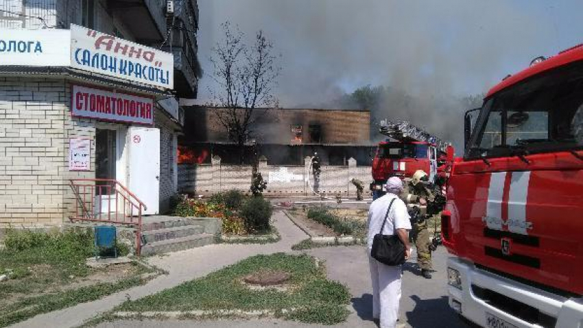 В сети появились видеокадры первых минут горения 17-тиэтажного дома в Таганроге