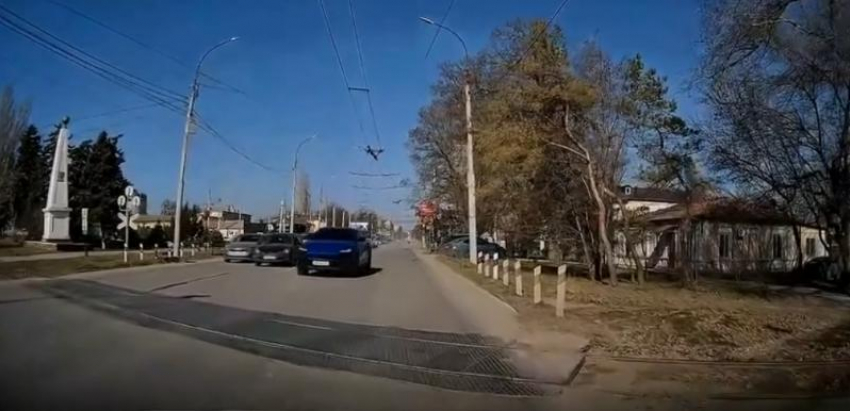 "В туалет, наверное, захотел": таганрогские водители объяснили рискованные манёвры лихачей на дорогах