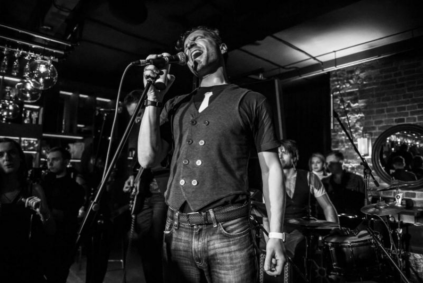 Джазмен из Таганрога: ещё одно альтер-эго актёра Виктора Добронравова