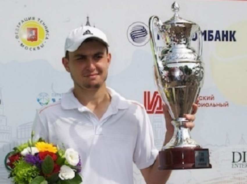 Теннисиcт из Таганрога выиграл международный турнир из серии «Челенжер», обыграв всю сборную России