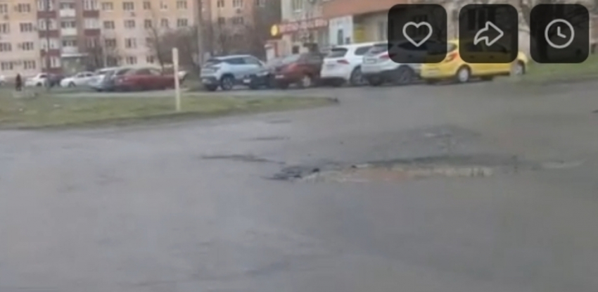 "Шёл третий год ремонта": таганрожцы устали от полной разрухи на Русском поле