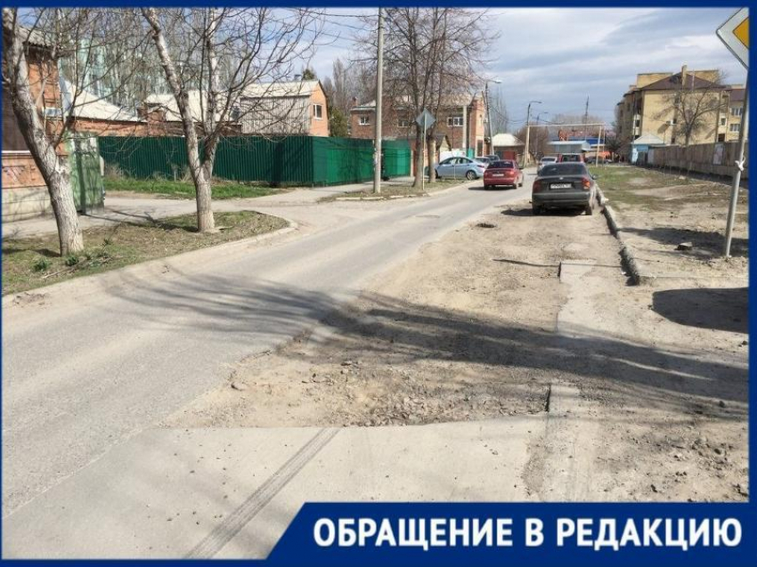«Идти километр или лезть через забор школы» - как попасть детям на площадку в Таганроге