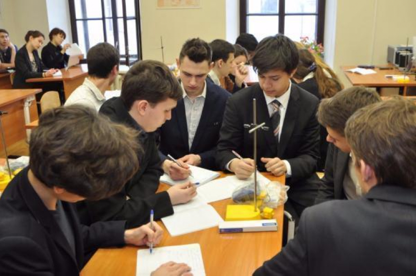 Из таганрогских школьников бесплатно сделают ученых-физиков