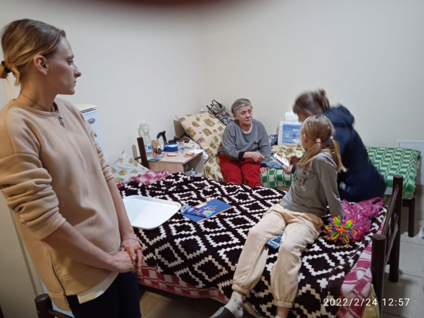 Волонтёры Таганрога навестили беженцев в санатории «Ромашка"