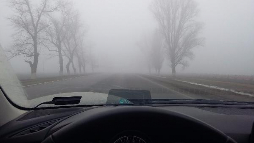 Трасса Ростов-Таганрог «утонула» в густом тумане