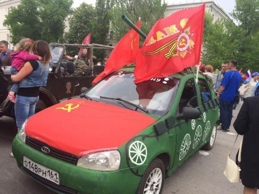 Парад стилизованных автомобилей прошел в Таганроге 