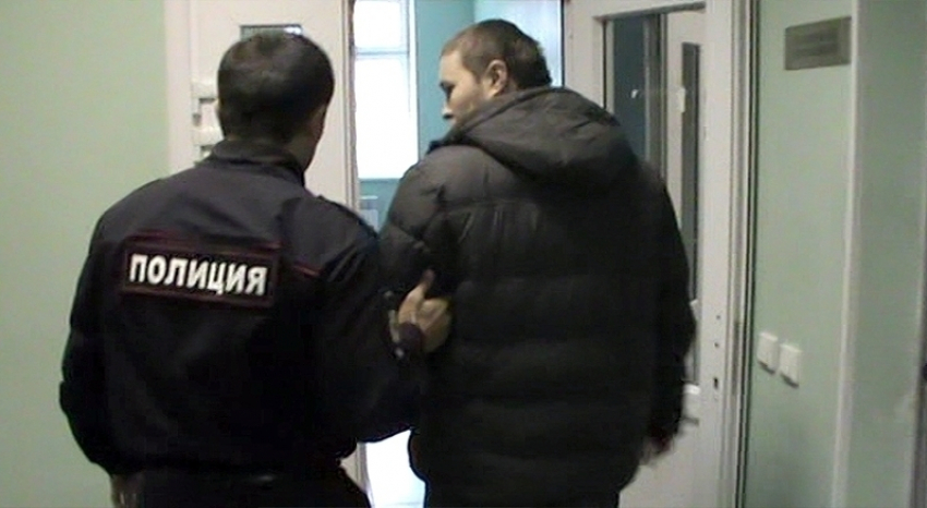 В Таганроге полицейские задержали подозреваемого в совершении кражи