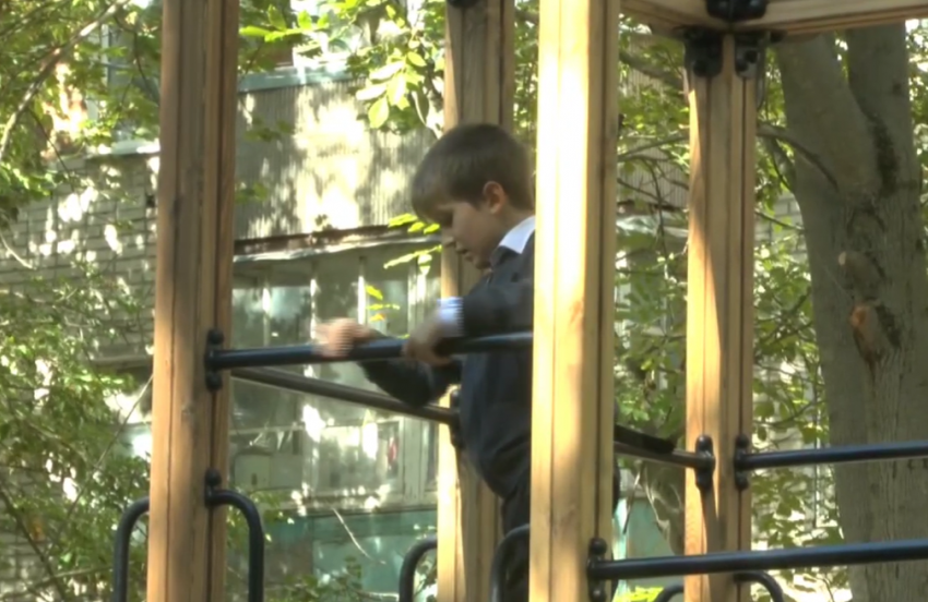 Таганрог - в отстающих: Слюсарь рассказал о строительстве детских площадок