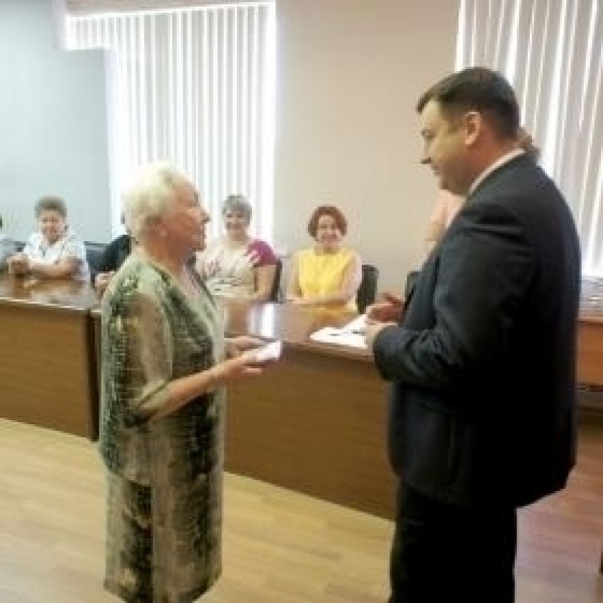 Власти Таганрога уже начали поздравлять медиков