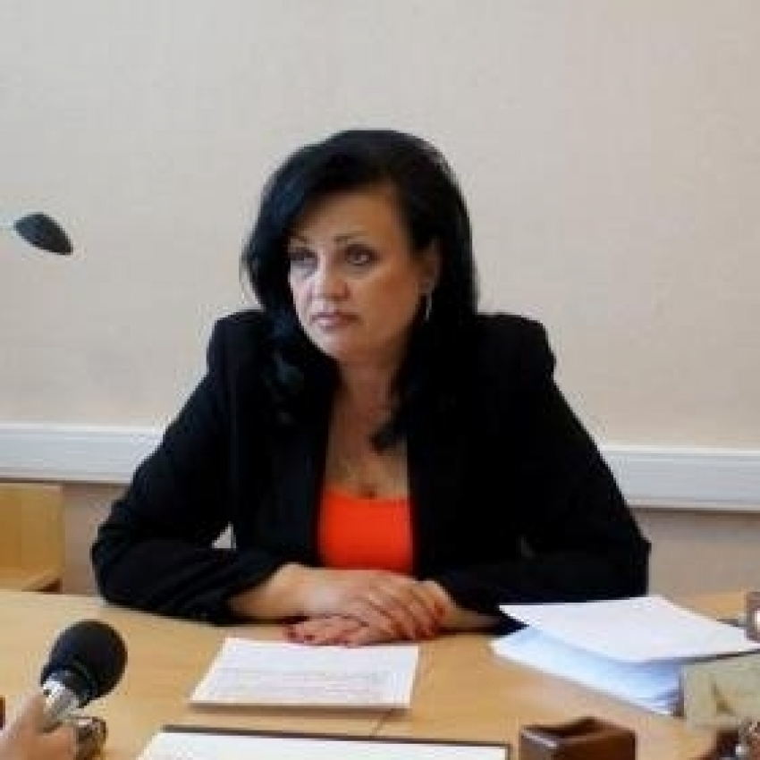 В Таганроге, возможно,  на взятке  попалась Елена Лабуцкая, начальник управления торговли