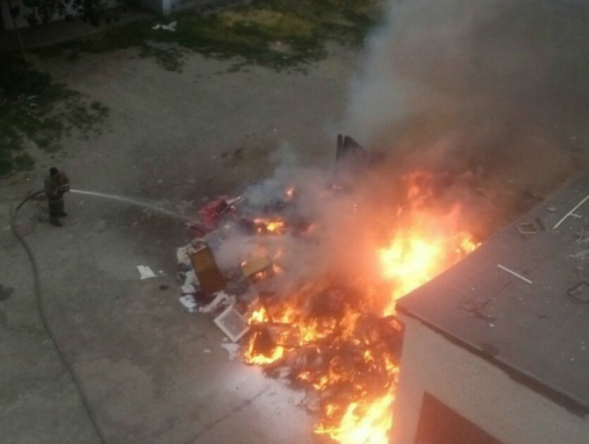 В Таганроге начали гореть свалки