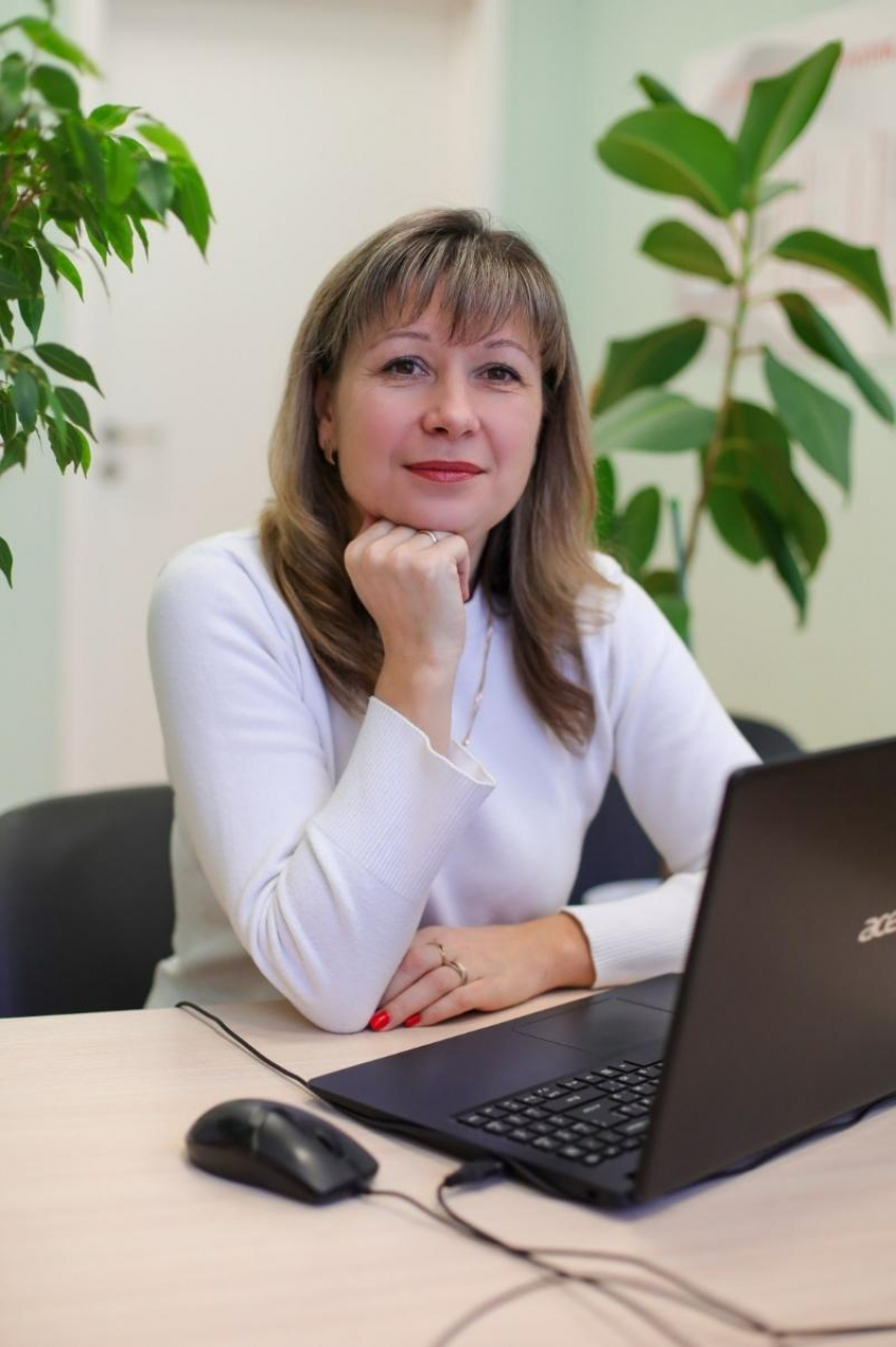 Коллектив детского сада № 6 поздравляет заместителя заведующего с днём рождения