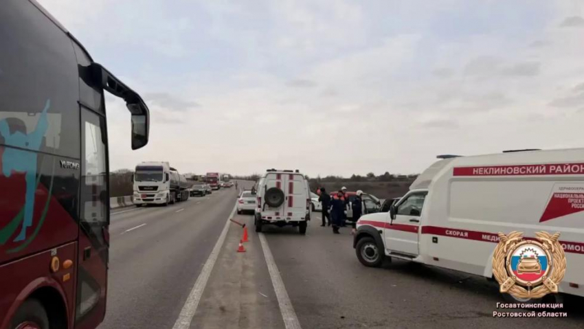 Авария с двумя погибшими парализовала движение на трассе Таганрог-Ростов