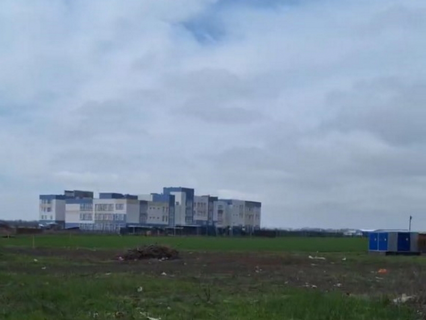 Школа есть — дороги нет: таганрожцы возмущены отсутствием нормальной дороги на улице Галицкого