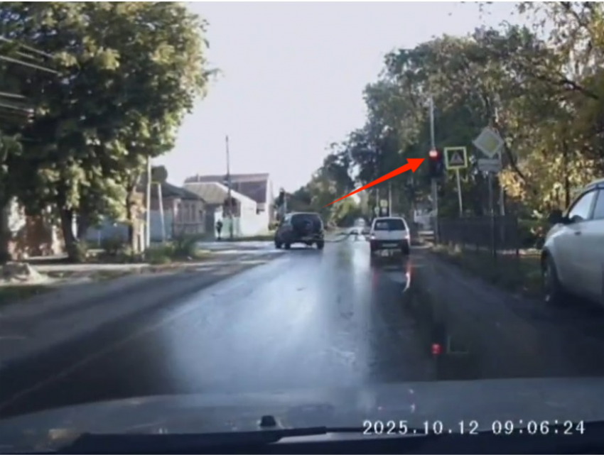 "А так можно было?", - таганрожцев удивил лихой маневр на дороге