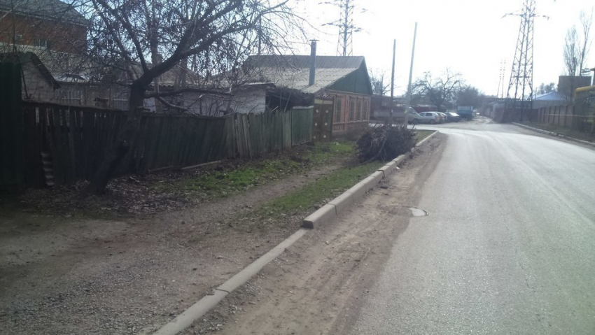 В Таганроге активисты навели порядок у  заброшенного дома