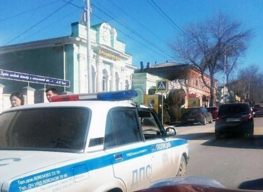 В Таганроге девушка на «Матизе» сбила человека напротив здания администрации