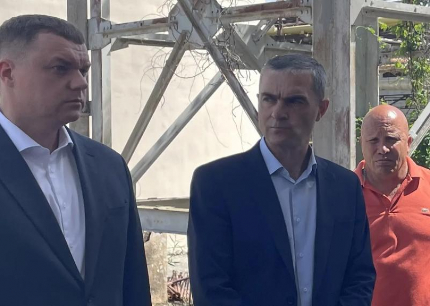 Замглавы Таганрога поручили провести «жесткий разговор» с подрядчиком по ремонту теплосетей