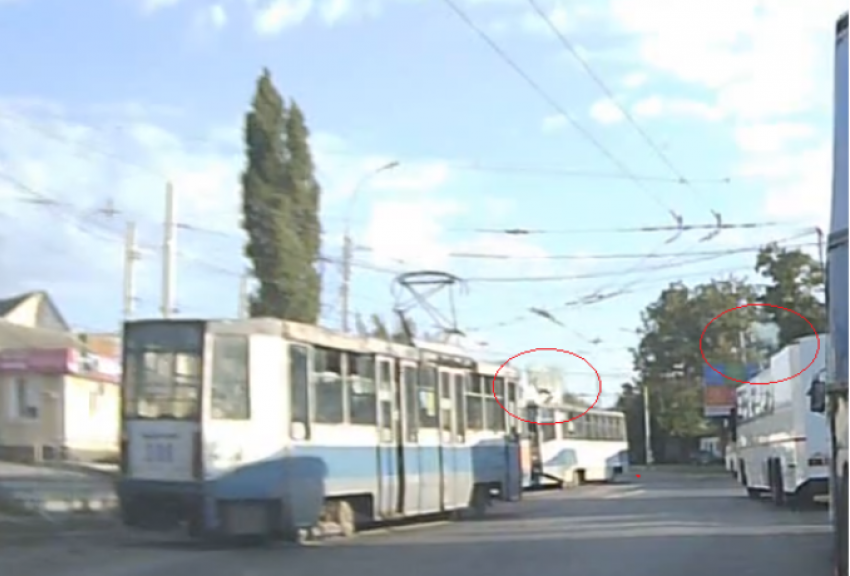 В Таганроге заискрился трамвайный токоприемник