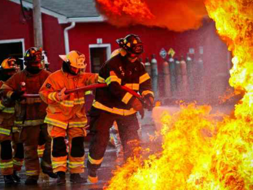 В Таганроге при пожаре в жилом доме погибли два человека