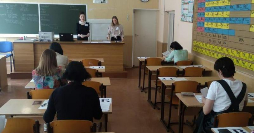 И снова в школу: родители таганрогских выпускников попробовали сдать ЕГЭ 